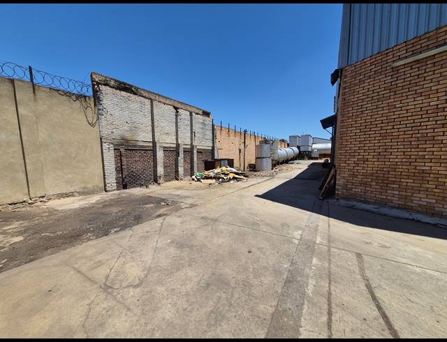 1,200M² WAREHOUSE FOR SALE IN DENVER